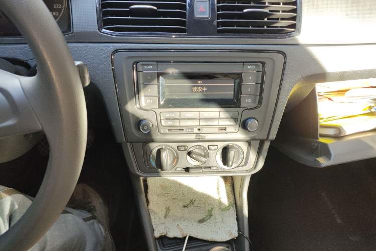 Used Volkswagen Santana 2018 1.5L Manual Fashion Edition Audio And AC Panel