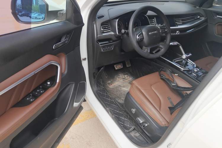 Used Haval H6 2017 Red Label 2.0T Automatic Two-Wheel Drive ZhiShang Model