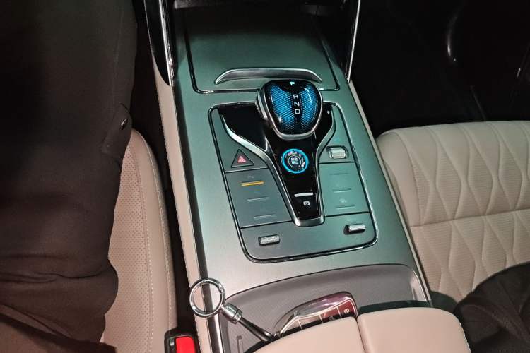 Used BYD Tang New Energy 2025 DM-i 115KM Prestige Model Gear Lever