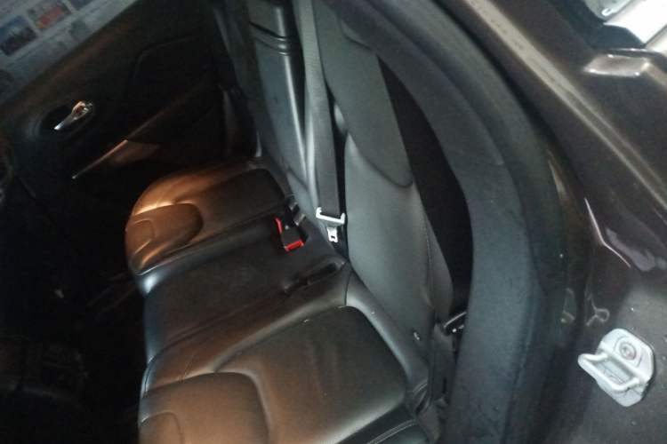 Used Jeep Cherokee 2019 2.0T All-Wheel Drive Versatile Edition China V Left Rear Seat