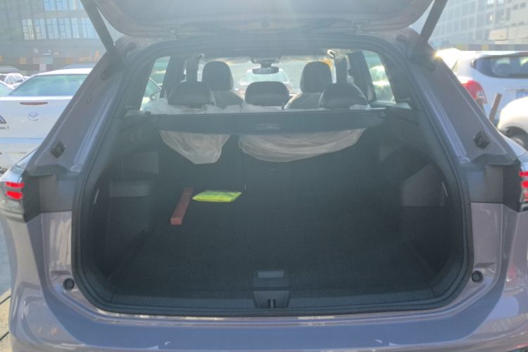 Used Volkswagen Tiguan L 2024 PRO 330TSI Two-Wheel Drive R-Line Smart Edition
