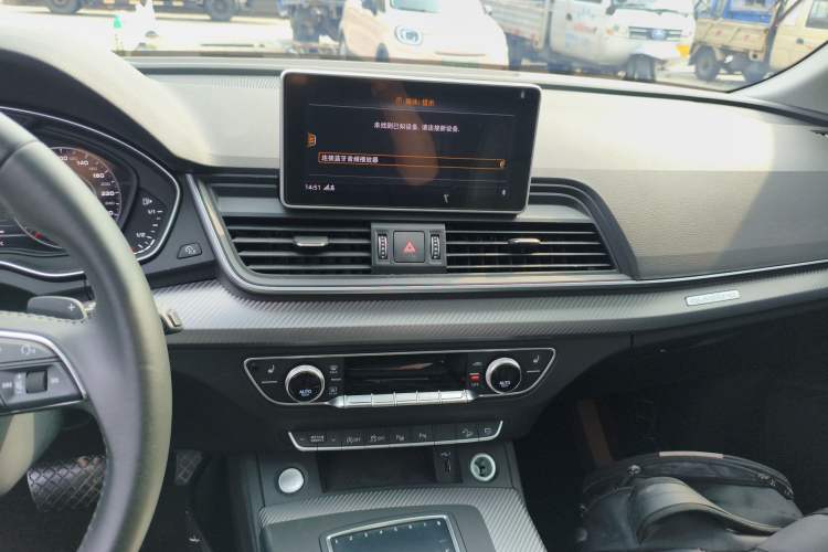 Used Audi Q5L 2020 45 TFSI Prestige Fashion Model Audio And AC Panel
