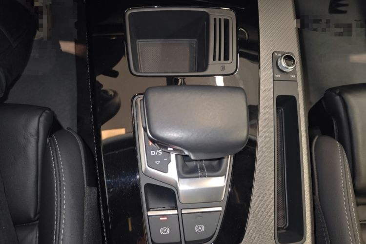 Used Audi Q5L 2022 Updated 45T Luxury Dynamic Version Gear Lever