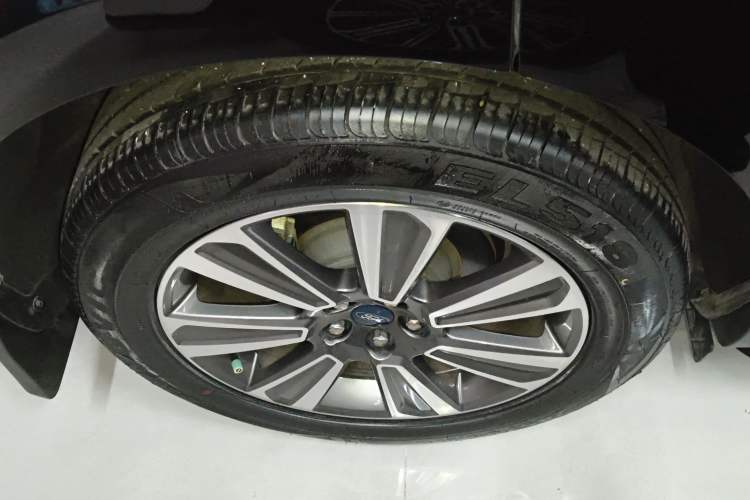 Used Ford Edge 2021 PLUS EcoBoost 245 Two-Wheel-Drive Platinum Edition 5 Seats
