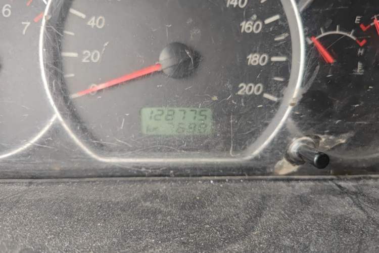 Used Wuling Hongguang 2015 1.5L S Basic Version China V Standard Odometer Close Up