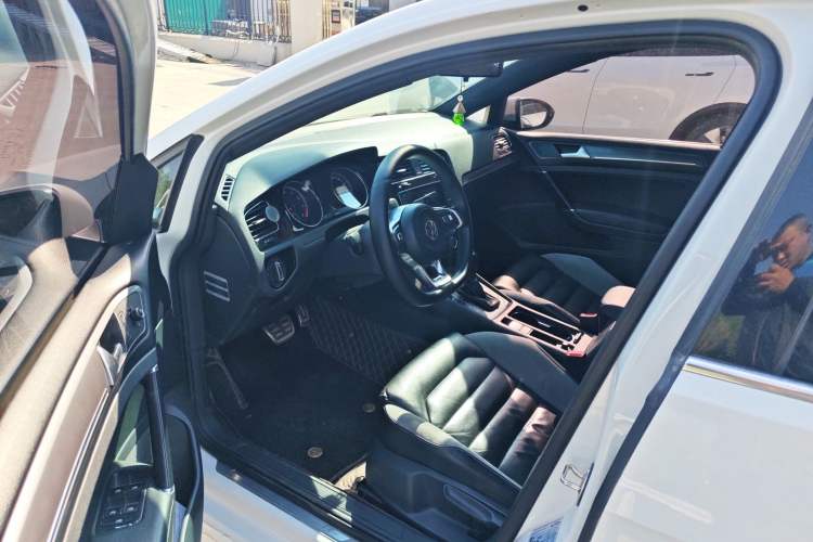 Used Volkswagen Golf 2015 1.4TSI Automatic R-Line Driver Seat