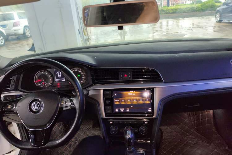 Used Volkswagen Lamando 2019 280TSI DSG Comfort Edition China VI standard Center Console