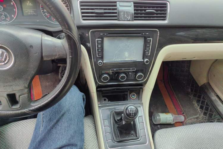 Used Volkswagen Passat 2013 1.4TSI Manual Luxury Edition Audio And AC Panel