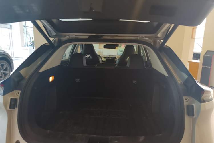 Ojetý Dongfeng Aeolus Mage 2023 DH-i 1.5T Prestige Edition