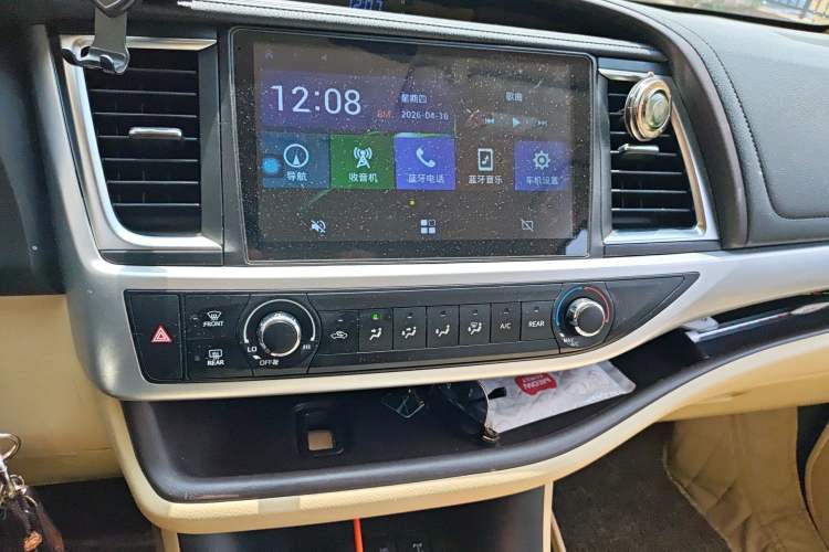 Used Toyota Highlander 2018 2.0T Four-Wheel Drive Elite Edition 7 Seats China VI Standard Audio And AC Panel