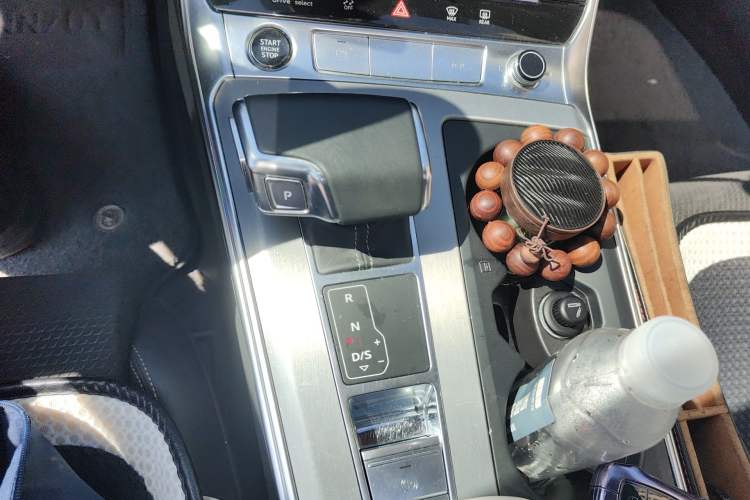 Used Audi A6 2021 Avant Pioneer 45 TFSI Star Edition Gear Lever