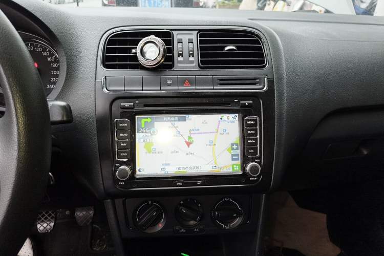 Used Volkswagen Polo 2014 1.4L Manual Fashion Edition Audio And AC Panel