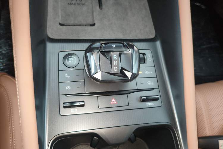Used BYD Song L EV 2025 662 km Ultra-Range Version Gear Lever