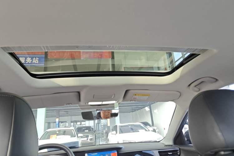 Used Roewe i5 2023 1.5L CVT Luxury Edition
