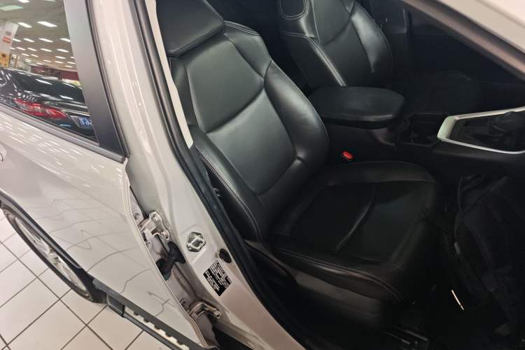 Used Toyota RAV4 2020 2.0L CVT Two-Wheel Drive Fashion Edition Right Front Seat