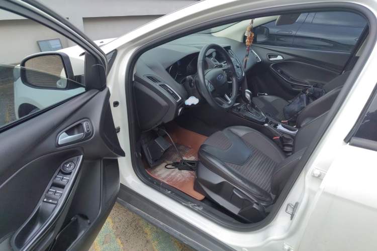 Used Ford Focus 2015 Hatchback 1.6L Automatic Fashion Edition Driver Seat