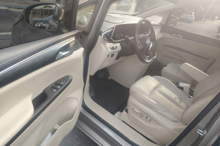 Used Buick GL8 2022 ES Landtrek 653T Luxury Edition
