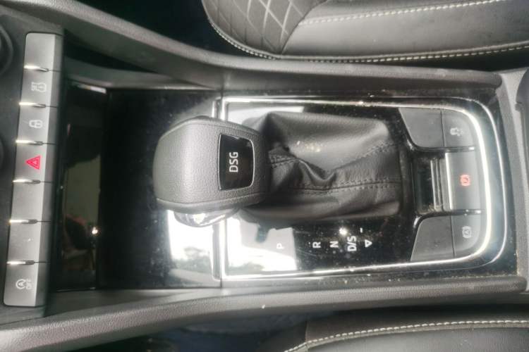 Used Skoda Kodiaq 2018 Facelifted TSI330 5-Seater Two-Wheel-Drive Comfort Edition Gear Lever