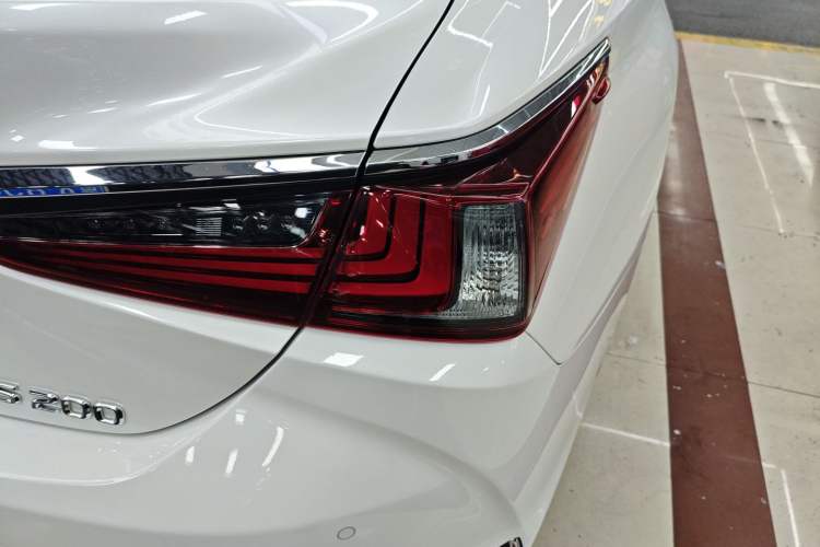 Used Lexus ES 2022 200 Excellence Edition
