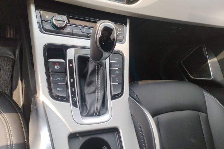 Used Geely Auto Emgrand X7 Sport 2018 1.8TD Automatic Two-Wheel Drive Smart Connect 4G Internet Edition