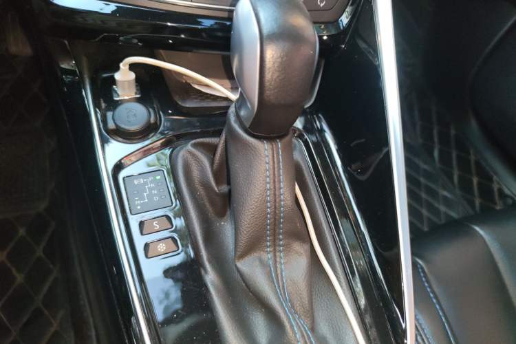 Used Peugeot 308 2018 230THP Automatic Luxury Edition Gear Lever