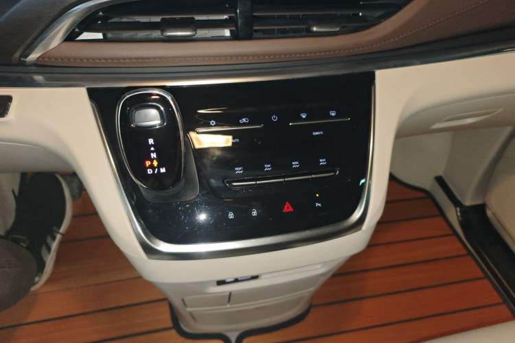 Used Buick GL8 2022 Land Business Class 652T Luxury Model Gear Lever