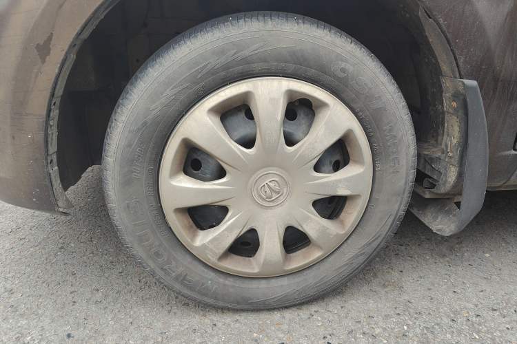 Used BAIC Weiwang M20 2014 1.5L practical type BJ415A Left Front Wheel Hub