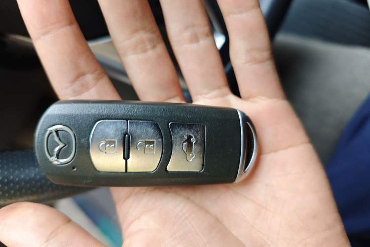 Used Mazda 3 Axela 2016 Sedan 1.5L Automatic Luxury Model