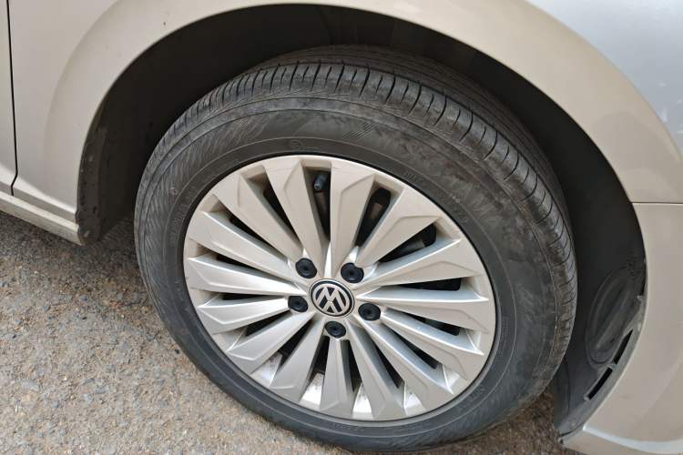 Used Volkswagen Lavida 2018 1.5L Automatic Comfort Edition China V Standard Right Front Wheel Hub