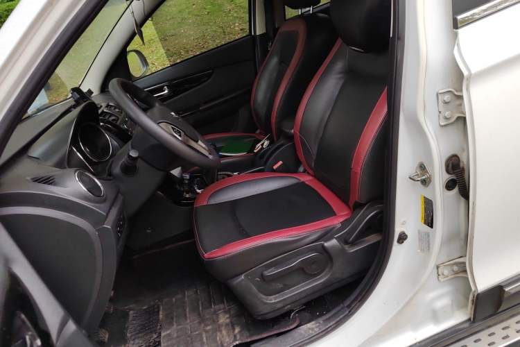 Used HYOSOW S3 2014 1.5L Comfort Version China IV Emission Standard Left Front Seat