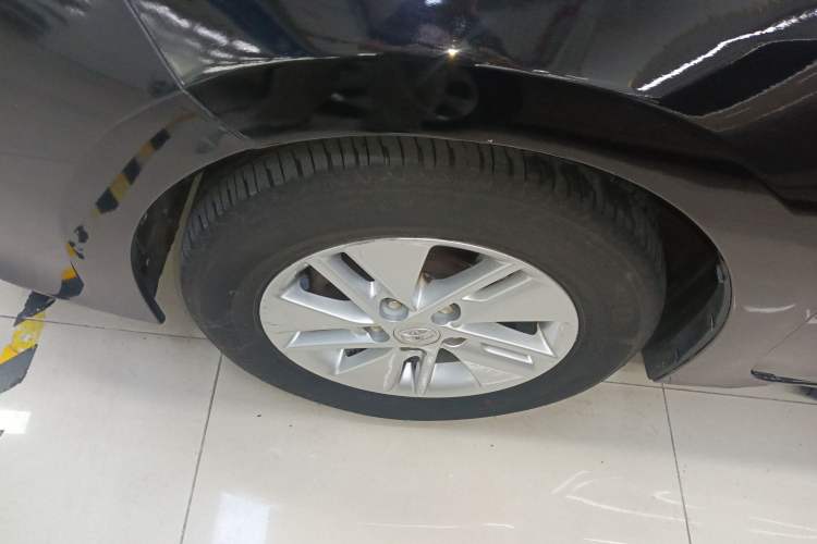Used Toyota Corolla 2014 1.6L CVT GL Left Front Wheel Hub