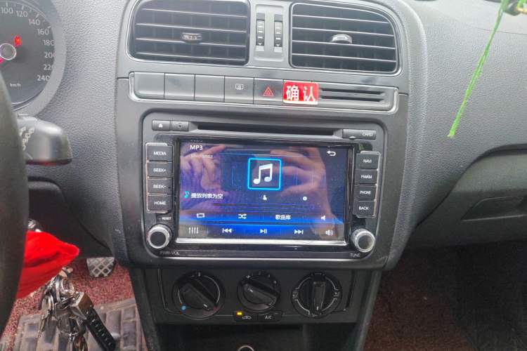 Used Volkswagen Polo 2014 1.4L Manual Fashion Edition Audio And AC Panel