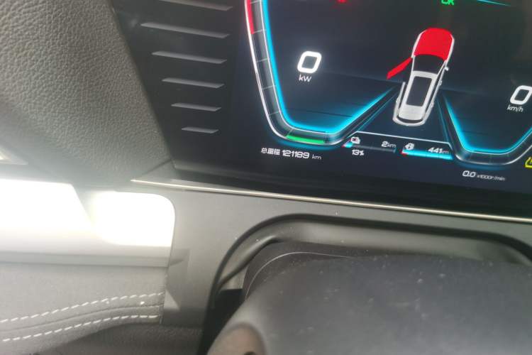 Used BYD Song Pro New Energy 2019 DM 1.5T Four-Wheel Drive Performance Edition Deluxe Model Odometer Close Up