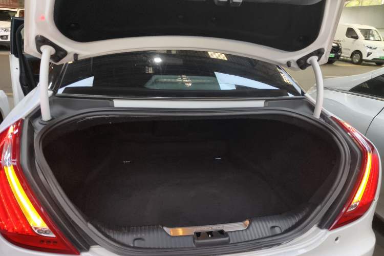 Used Jaguar XJ 2015 XJL 3.0 SC Two-Wheel-Drive Panoramic Business Edition
