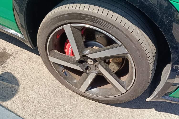 Used Xiaomi Auto YU7 2025 Ultra-Long Range High-Performance All-Wheel-Drive Max Edition Right Front Wheel Hub