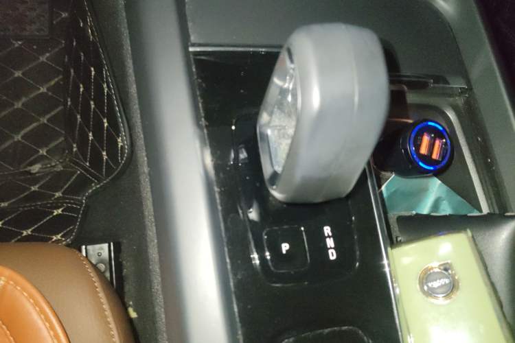 Used Volvo XC60 2024 B5 4x4 Smart Luxury Edition Gear Lever