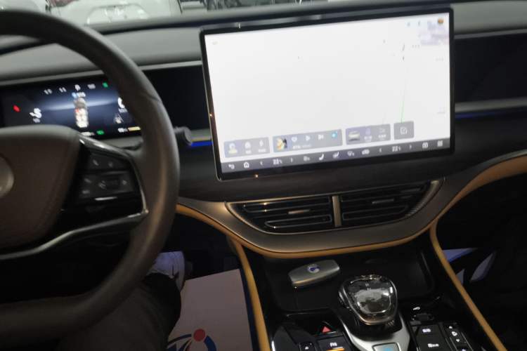 Used Denza D9 2024 DM-i 980 Four-Wheel Drive Prestige Model
