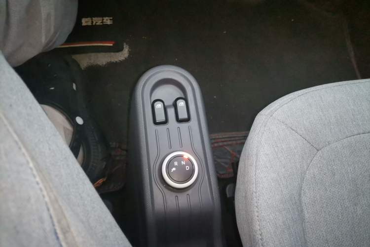 Used Wuling Hongguang MINIEV 2020 Freedom Version Lithium Iron Phosphate Gear Lever