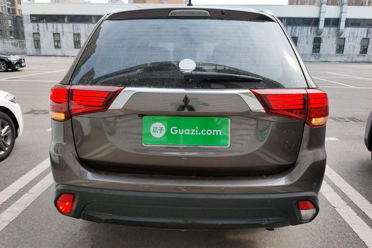 Used Mitsubishi Outlander 2016 2.4L 4x4 Luxury Edition 7-Seater