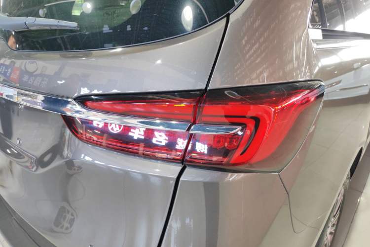 Used Buick GL8 2023 Facelifted Land Cruiser Executive Luxury Version
