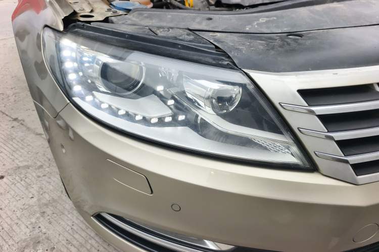 Used Volkswagen FAW-Volkswagen CC 2015 2.0 TSI Ultimate Model Right Front Headlight