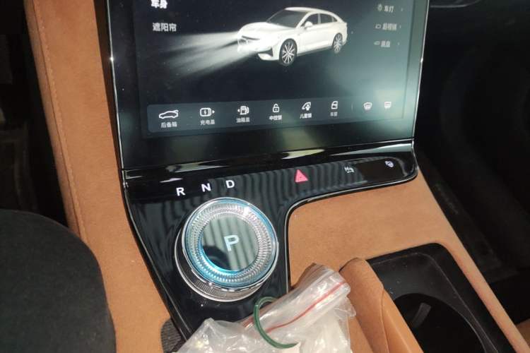 Used VOYAH PASSION 2024 PHEV Four-Wheel Drive Ultra-Long Range Flagship Model Gear Lever