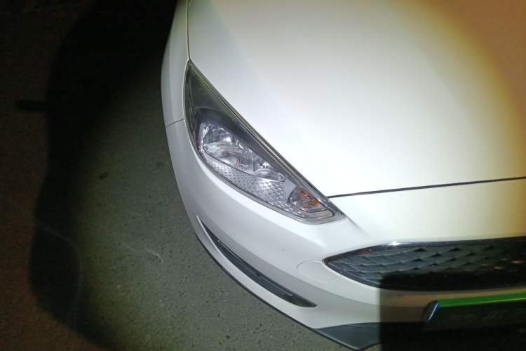 Used Ford Focus 2018 Hatchback Classic 1.6L Automatic Trendy SmartDrive Edition Right Front Headlight