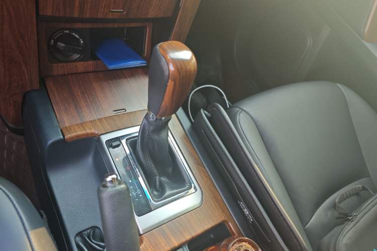 Used Toyota Prado 2016 2.7L Automatic Standard Edition Gear Lever