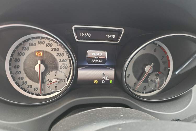 Used Mercedes-Benz GLA 2015 GLA 220 4MATIC Fashion Model Instrument Cluster