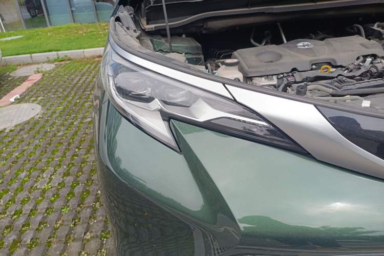 Used Toyota SIENNA 2021 2.5L Hybrid Platinum Edition Right Front Headlight