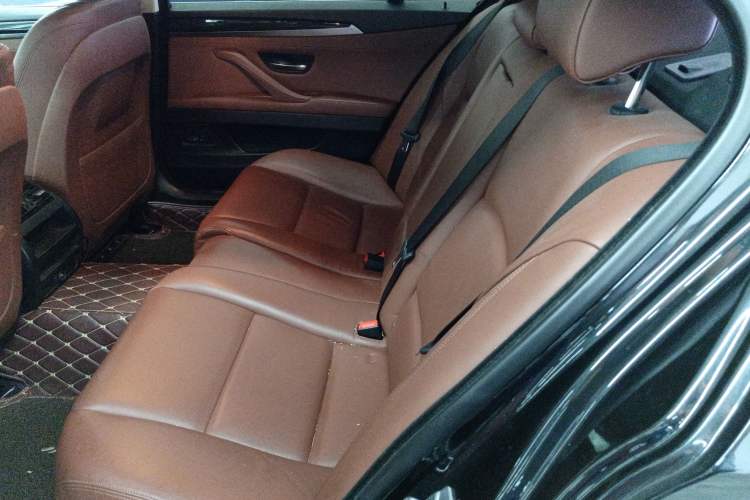 Used BMW 5 Series 2014 520Li Elegant Model
