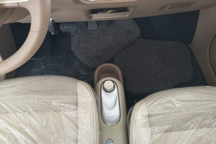 Used Wuling Hongguang MINIEV 2025 Four-Door Version Advanced Edition Gear Lever