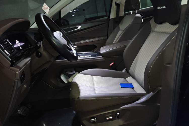 Used Volkswagen Viloran 2023 Revised 330TSI Business Edition Left Front Seat