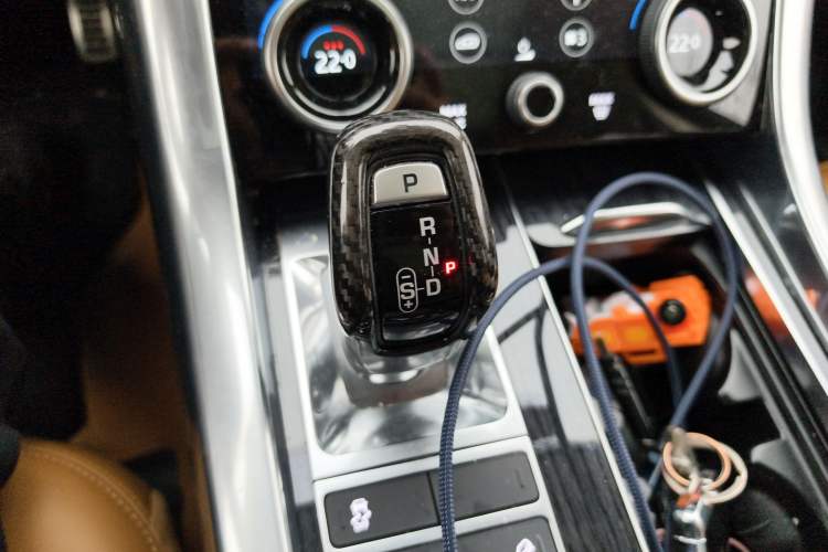 Used Land Rover Range Sport 2021 3.0 L6 YAO Black Edition Gear Lever